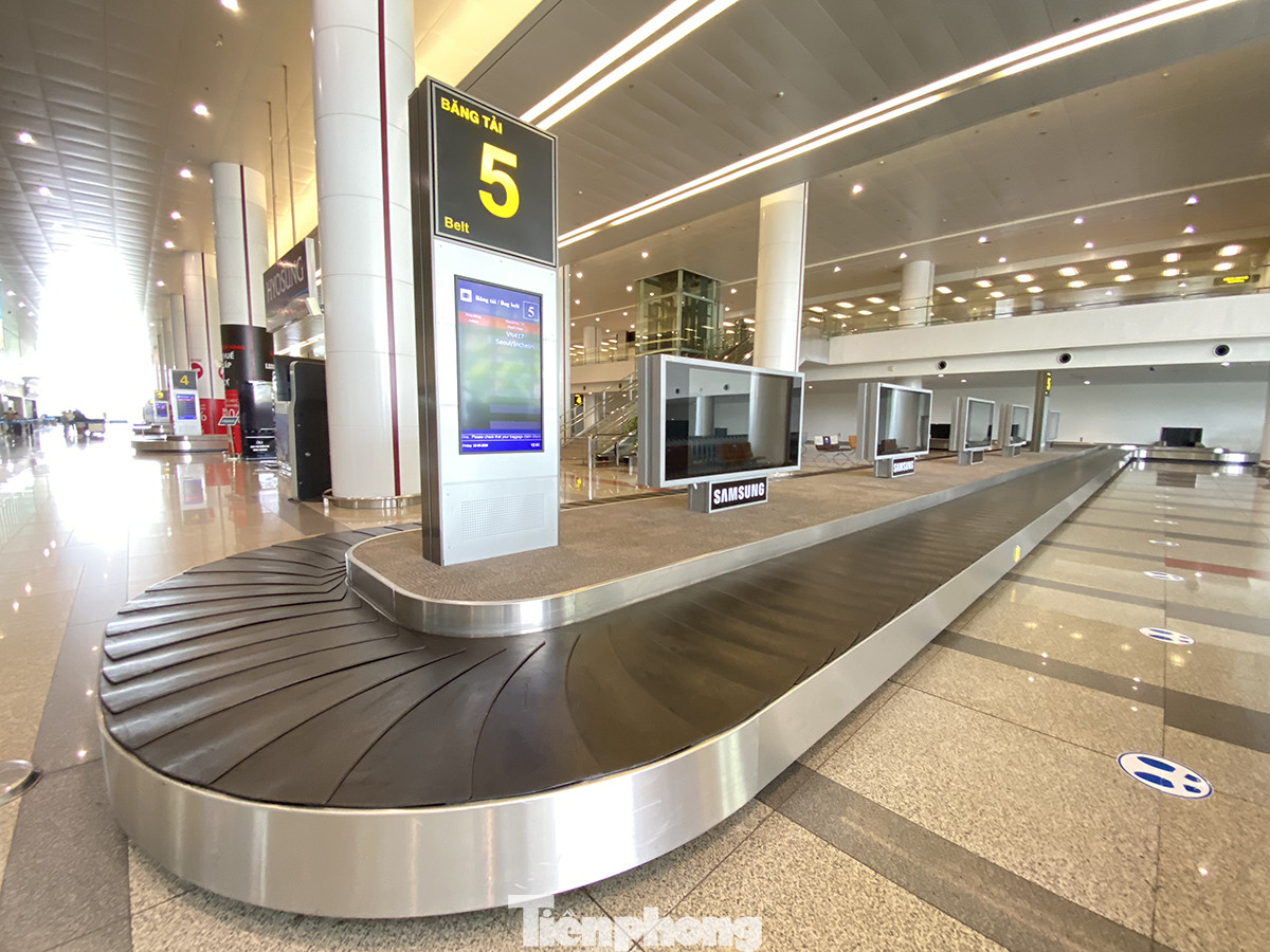 Sân bay Nội Bài sôi động trở lại sau kỳ nghỉ 'COVID -19' ảnh 12