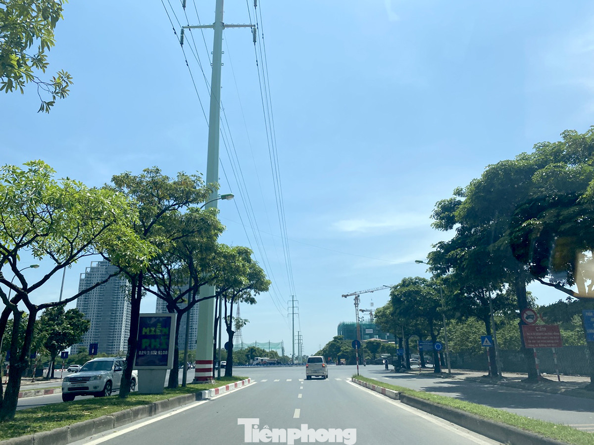 Nắng 50 độ C, đường Hà Nội vắng 'như chùa bà đanh' ảnh 9