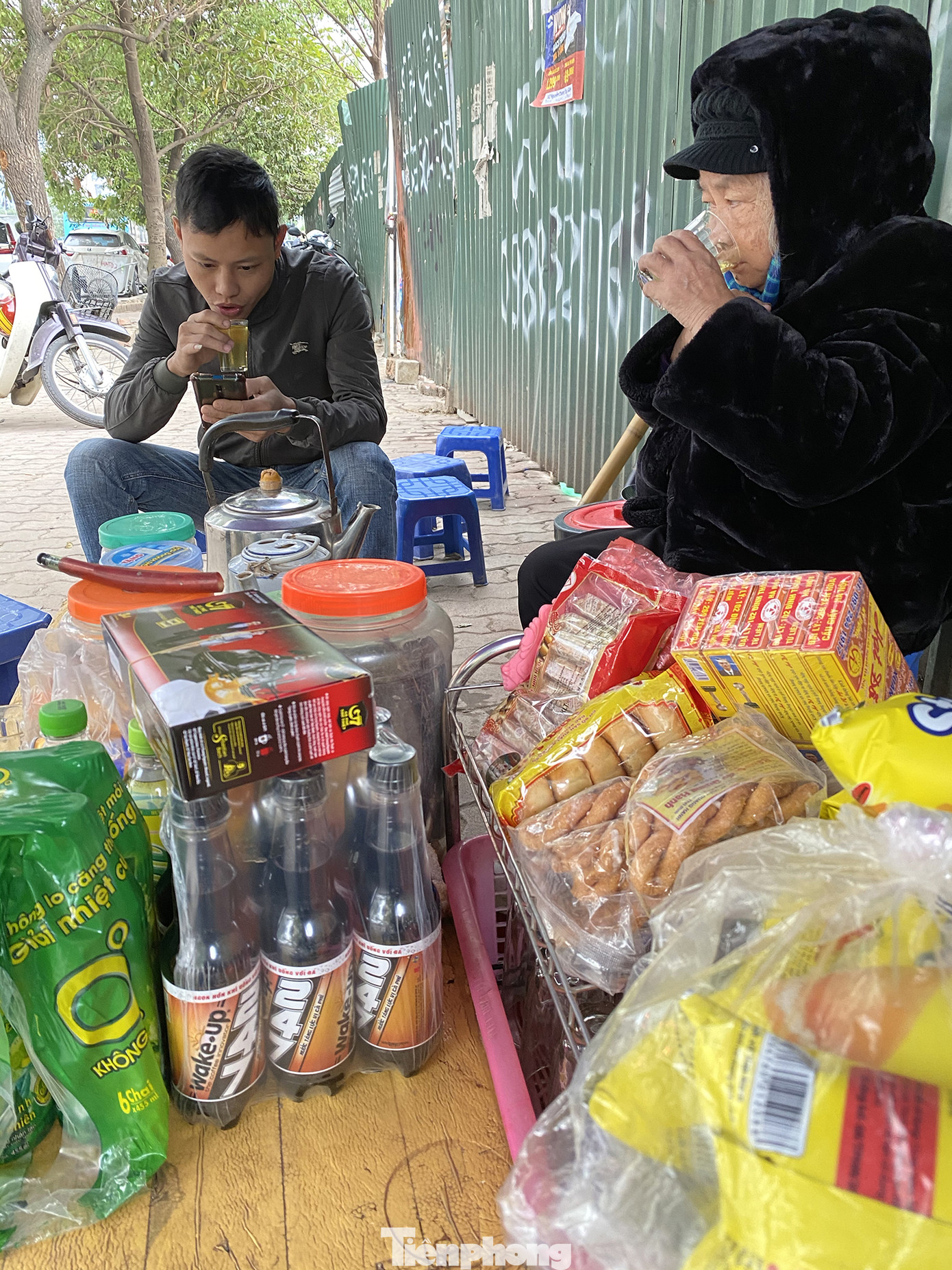 Người Hà Nội vất vả mưu sinh trong giá lạnh đầu đông ảnh 2