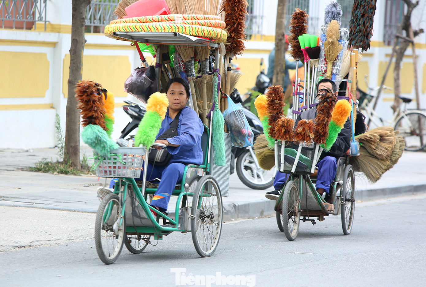Người Hà Nội vất vả mưu sinh trong giá lạnh đầu đông ảnh 7