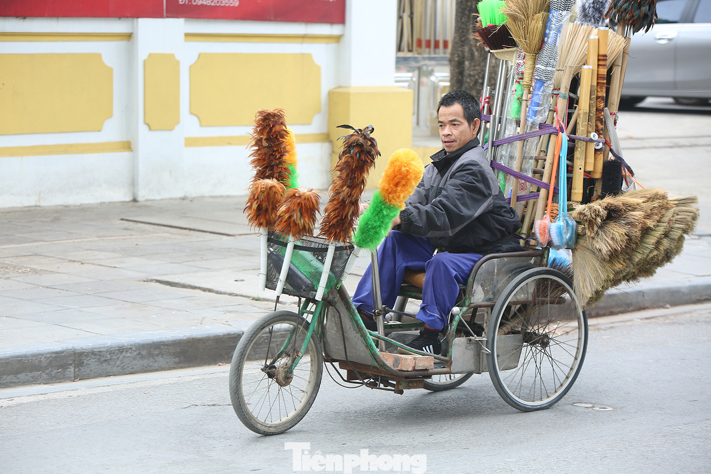 Người Hà Nội vất vả mưu sinh trong giá lạnh đầu đông ảnh 13