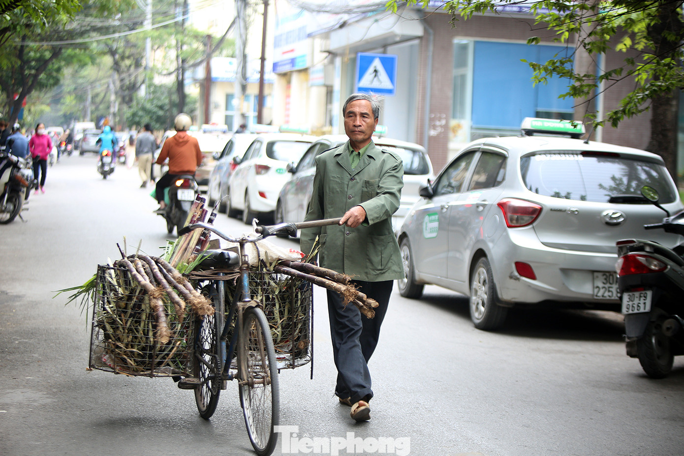 Người Hà Nội vất vả mưu sinh trong giá lạnh đầu đông ảnh 12