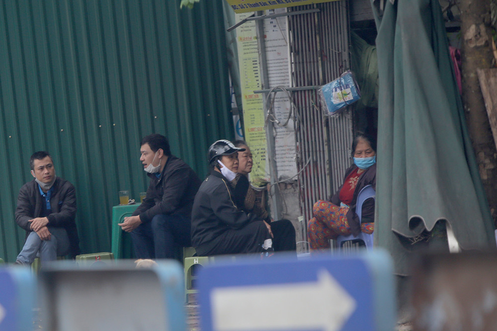 Hà Nội: Người dân lại đổ ra đường, có nơi ùn tắc nhẹ dù đang cách ly xã hội ảnh 5