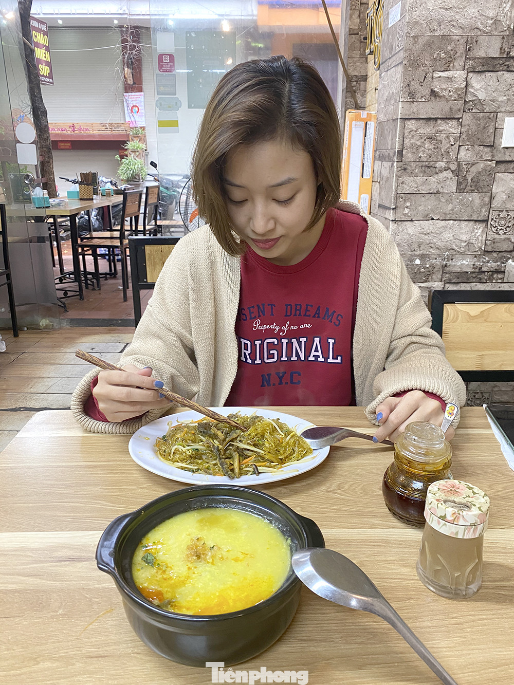 Đưa đồ ăn bằng máy bay độc lạ trong mùa dịch ở Hà Nội ảnh 7