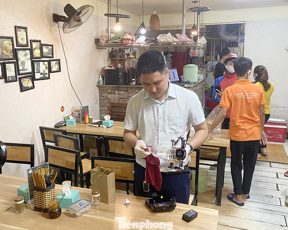 Đưa đồ ăn bằng máy bay độc lạ trong mùa dịch ở Hà Nội ảnh 9