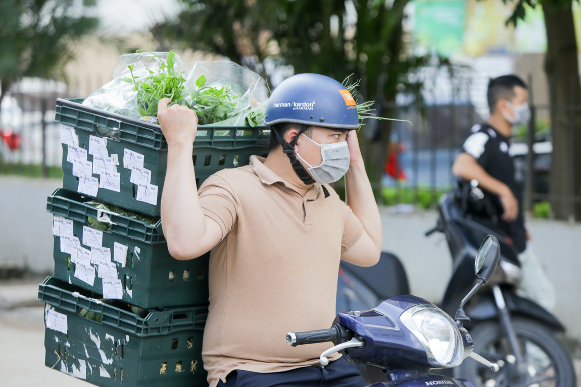 Hà Nội phong toả chung cư hơn 1.000 dân liên quan ca mắc COVID-19 ảnh 6