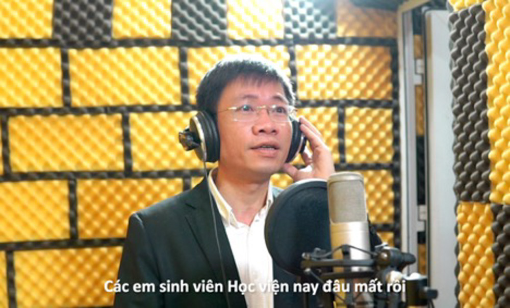Giảng viên trường Báo thành ca sĩ trong MV ca nhạc 'AJC thời Cô Vy' ảnh 1