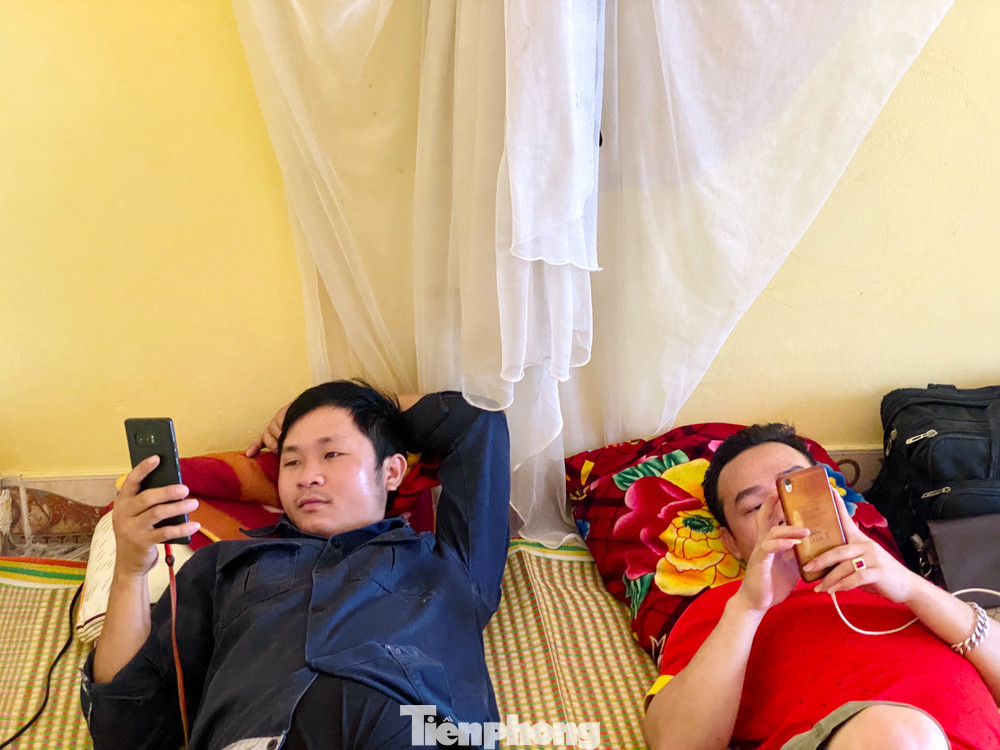 Bữa ăn trưa của công nhân xây dựng trong mùa dịch COVID-19 ảnh 6