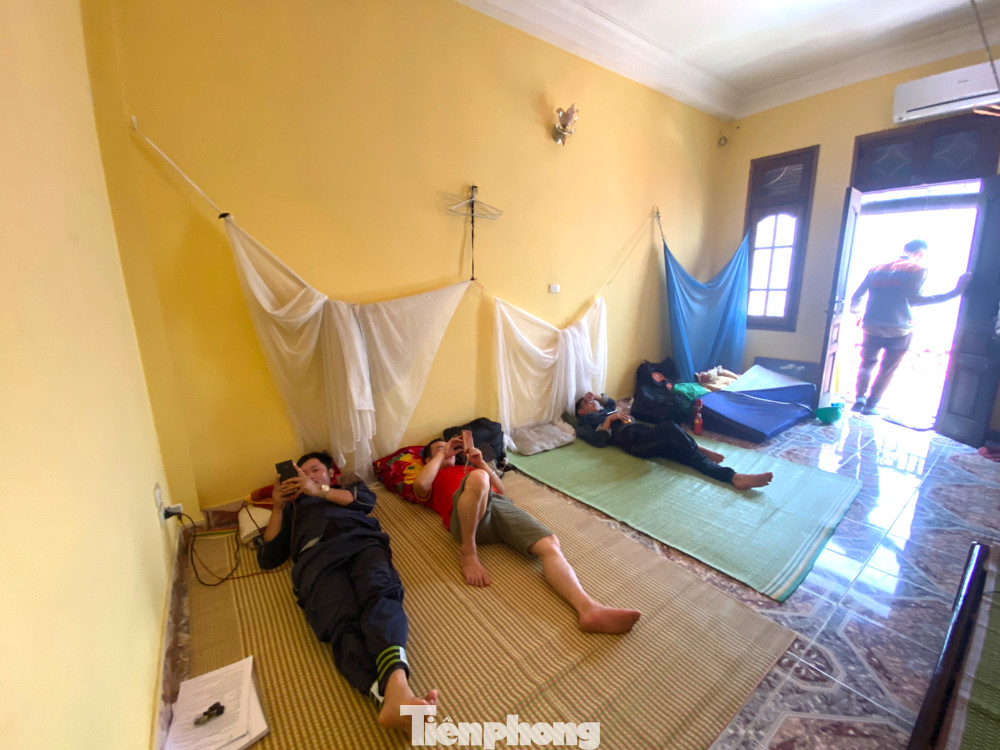 Bữa ăn trưa của công nhân xây dựng trong mùa dịch COVID-19 ảnh 5