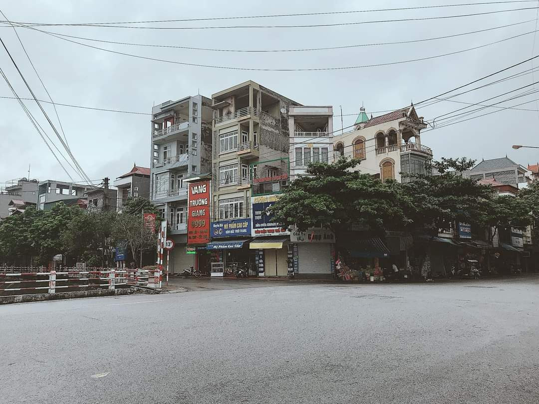 Thành phố Hải Dương vắng lặng ngày đầu giãn cách toàn xã hội ảnh 7