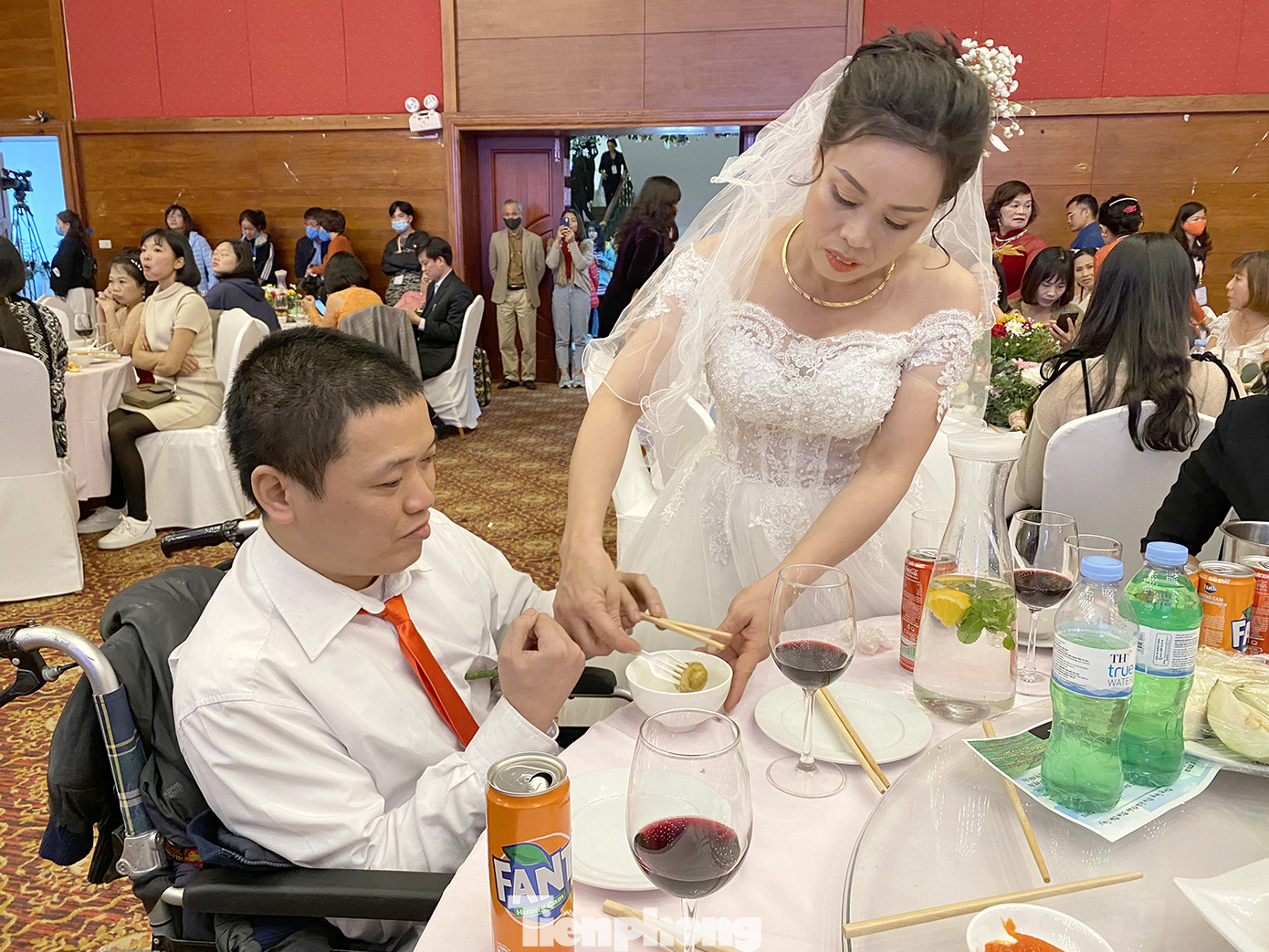 Xúc động lễ cưới tập thể 'Giấc mơ có thật' ảnh 7