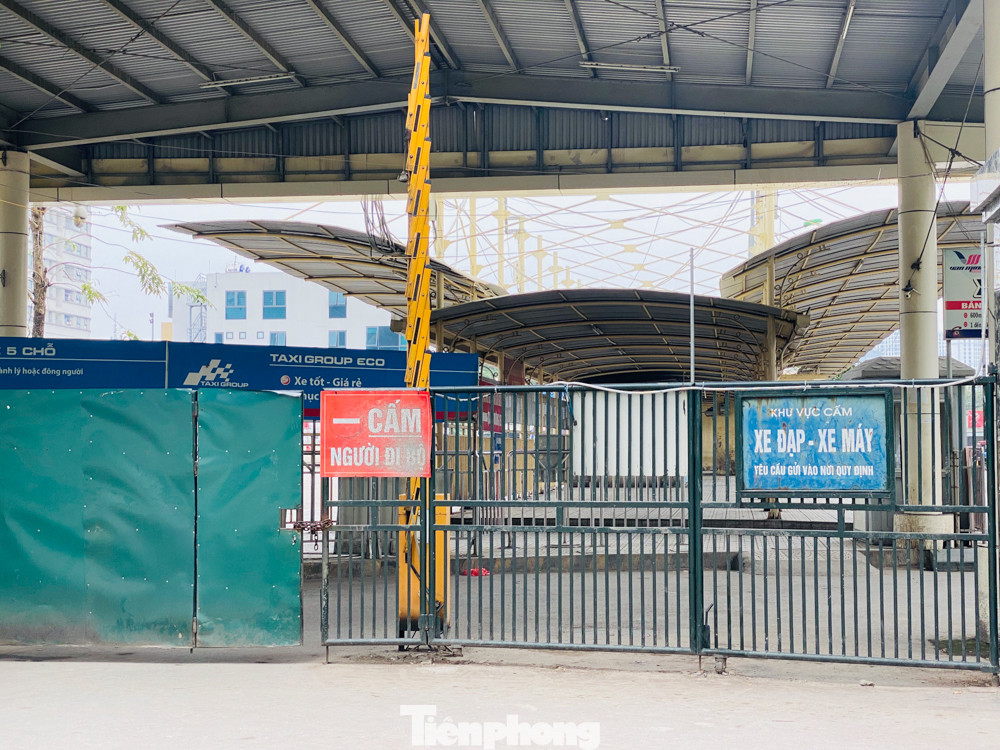 Bến xe Thủ đô vắng lặng trong ngày thực hiện Chỉ thị của Thủ tướng ảnh 7