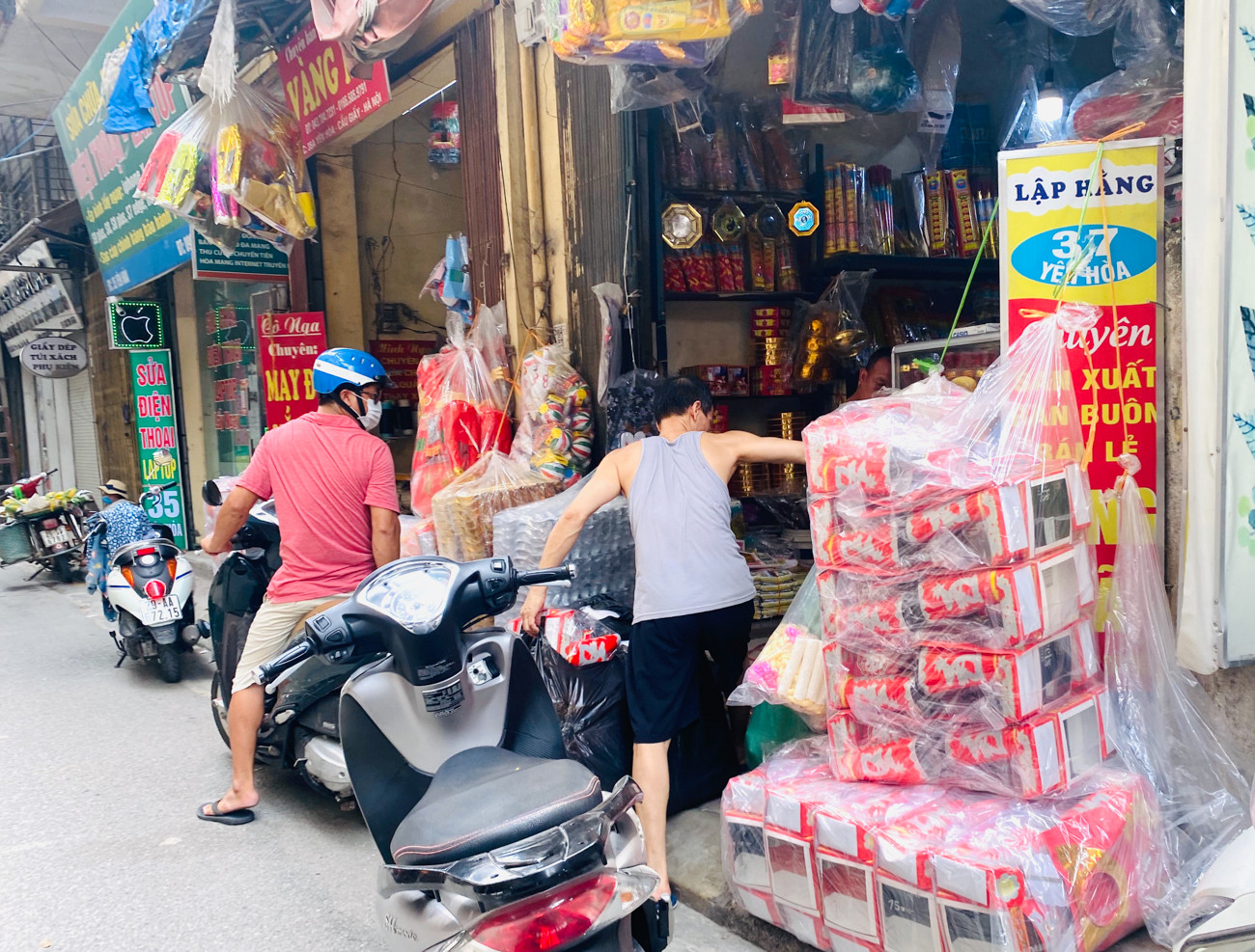  'Ngân hàng địa phủ' ở Hà Nội đìu hiu khác lạ gần lễ Vu Lan ảnh 11