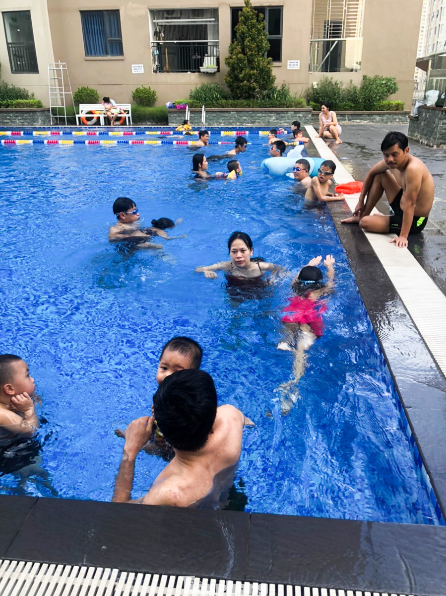 Bể bơi Hà Nội quá tải những ngày 'nóng như đổ lửa' ảnh 10