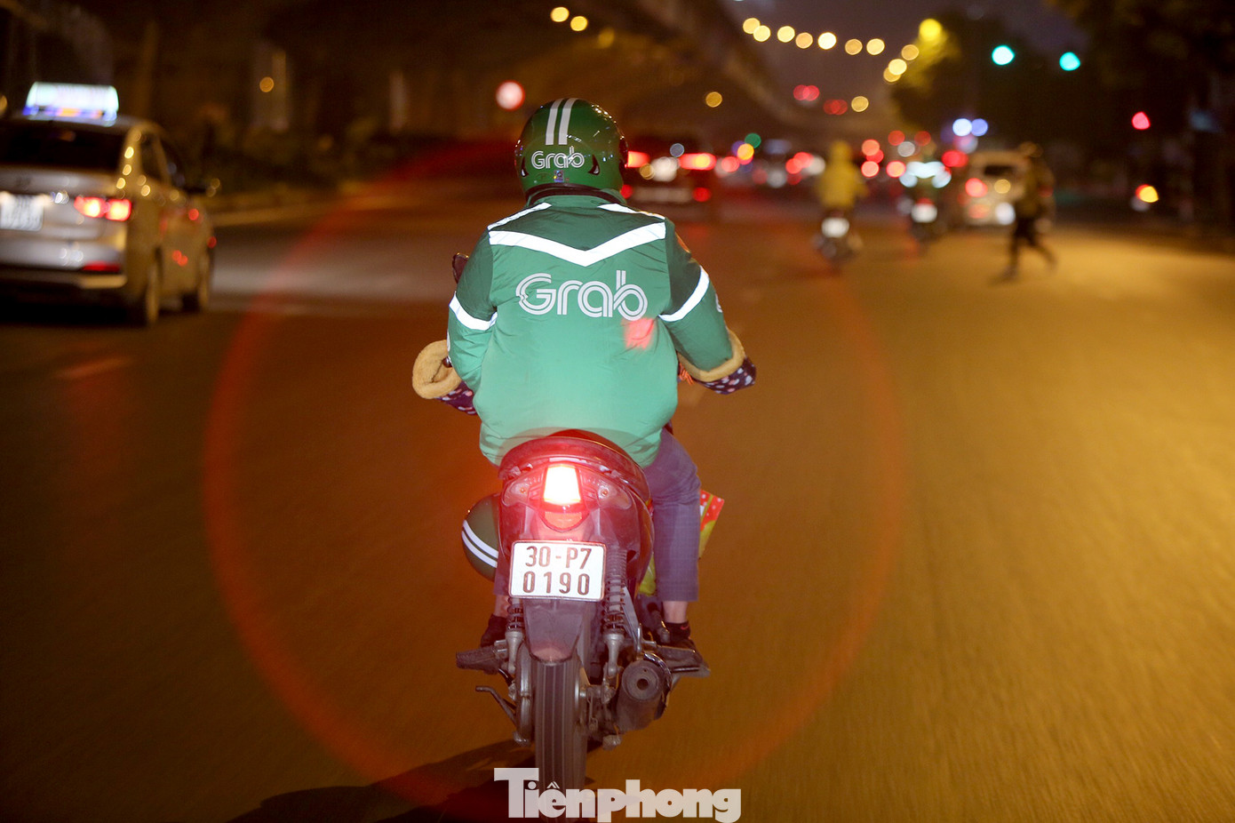 Lái xe công nghệ Hà Nội xoay xở mưu sinh trong thuế phí và giá lạnh ảnh 4