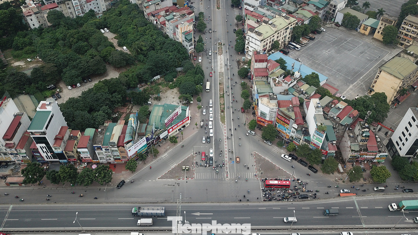Rào chắn thi công hầm chui Lê Văn Lương tại nút giao 10 làn xe ảnh 10