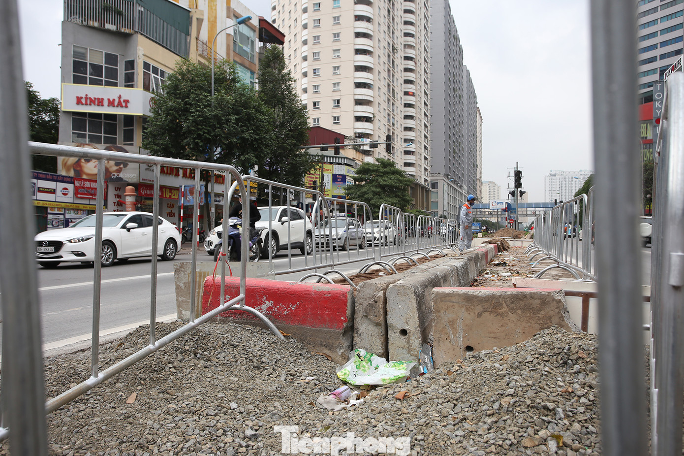 Rào chắn thi công hầm chui Lê Văn Lương tại nút giao 10 làn xe ảnh 8