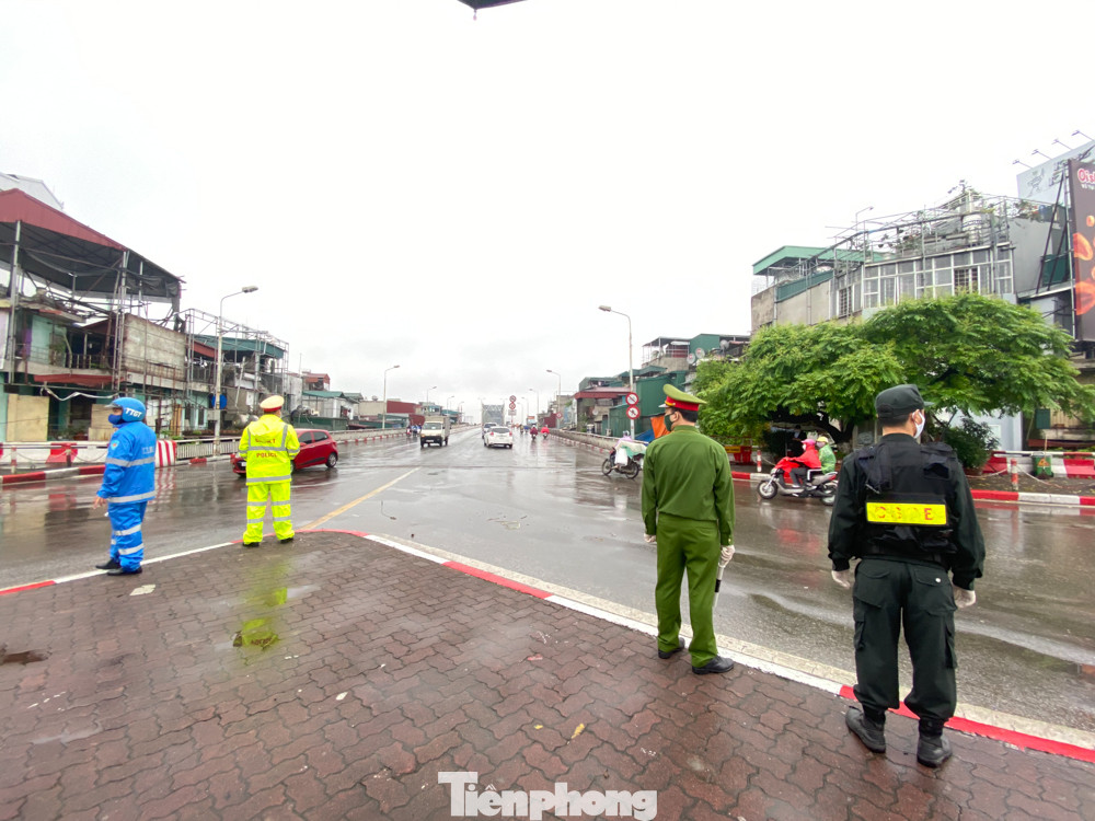 Các chốt giám sát COVID-19 cửa ngõ Thủ đô hoạt động ra sao? ảnh 3