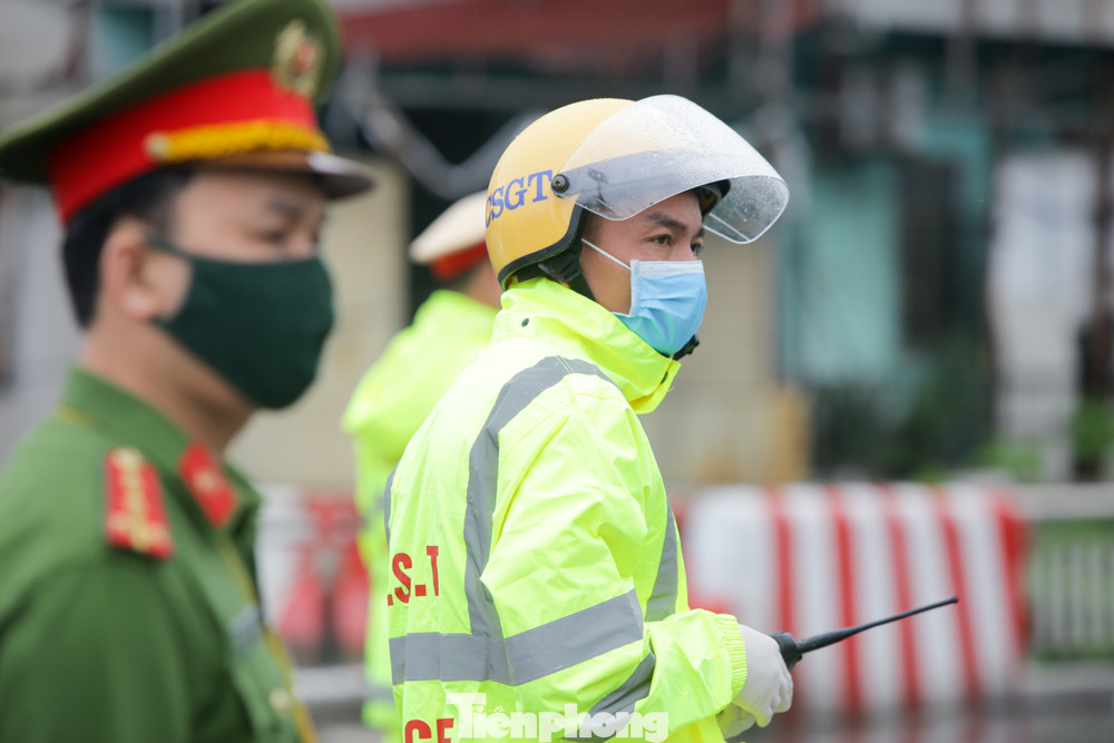 Các chốt giám sát COVID-19 cửa ngõ Thủ đô hoạt động ra sao? ảnh 5