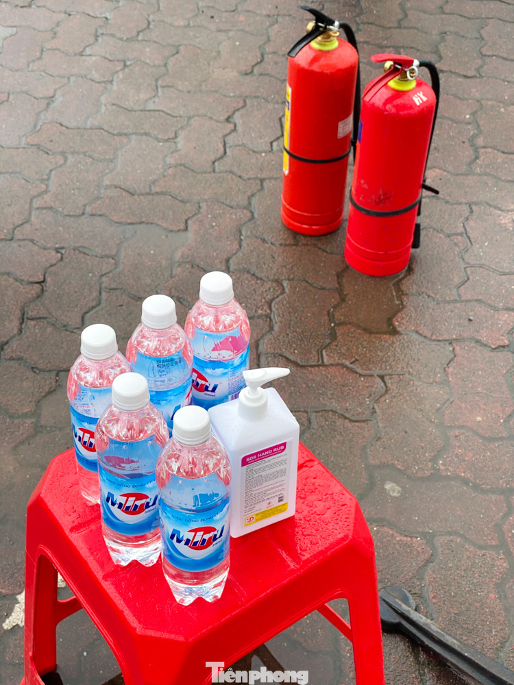 Các chốt giám sát COVID-19 cửa ngõ Thủ đô hoạt động ra sao? ảnh 7