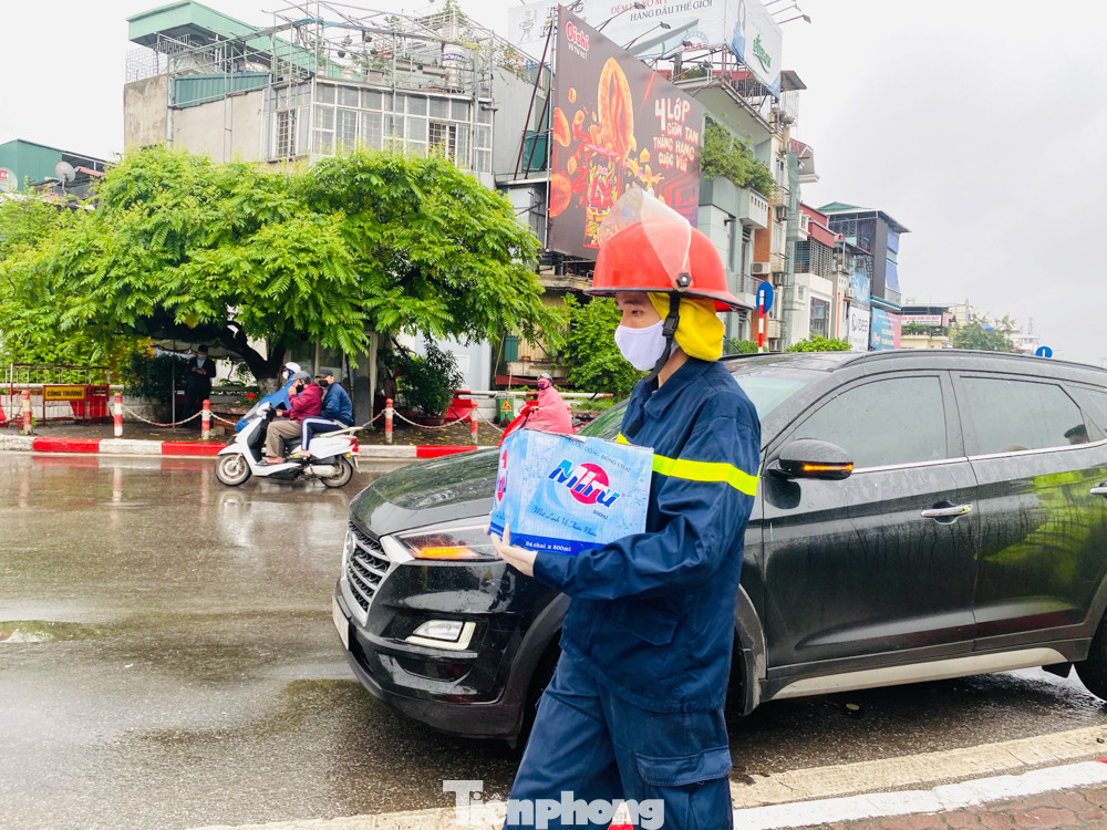 Các chốt giám sát COVID-19 cửa ngõ Thủ đô hoạt động ra sao? ảnh 8