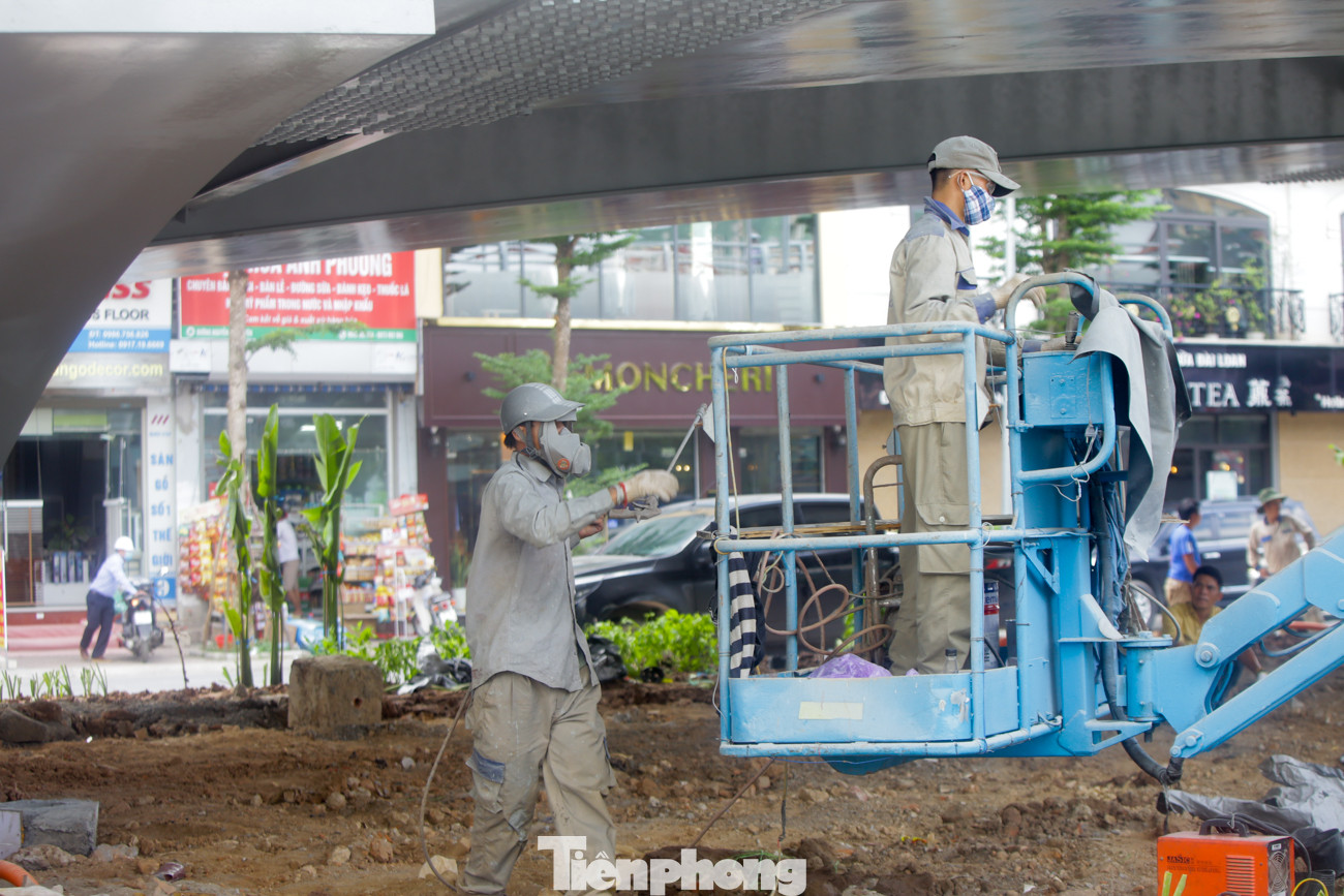 Cây cầu sau khi được đưa vào sử dụng sẽ góp phần giải quyết tình trạng ùn tắc giao thông tại nút giao này và từng bước hoàn thiện mạng lưới giao thông theo quy hoạch được duyệt, góp phần phát triển kinh tế xã hội của quận Cầu Giấy và thành phố Hà Nội. Nhìn gần cây cầu vượt quy mô lớn nhất Hà Nội sắp thông xe ảnh 11