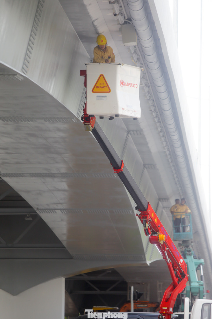 Nhìn gần cây cầu vượt quy mô lớn nhất Hà Nội sắp thông xe ảnh 4