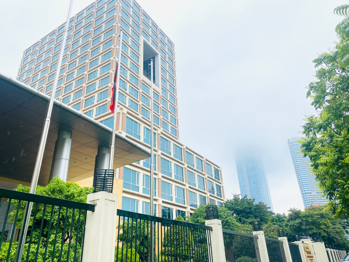 Hà Nội treo cờ rủ ngày Quốc tang nguyên Tổng Bí thư Lê Khả Phiêu ảnh 3