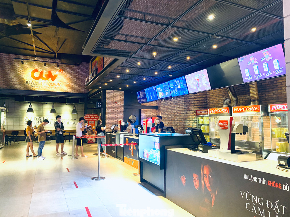 Đua nhau tung khuyến mãi, các rạp phim vẫn đìu hiu hậu giãn cách ảnh 6