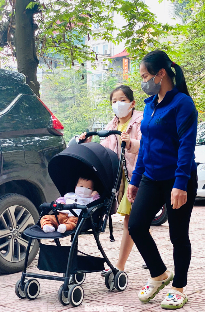 Hà Nội: Người dân lại đổ ra đường, có nơi ùn tắc nhẹ dù đang cách ly xã hội ảnh 11