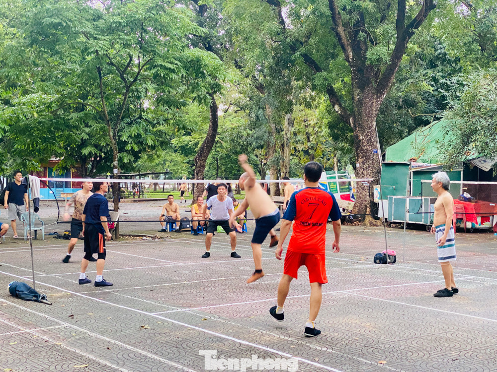 Thấy gì ở Công viên Thống Nhất sau 1 tháng đóng cửa phòng COVID-19 ảnh 9