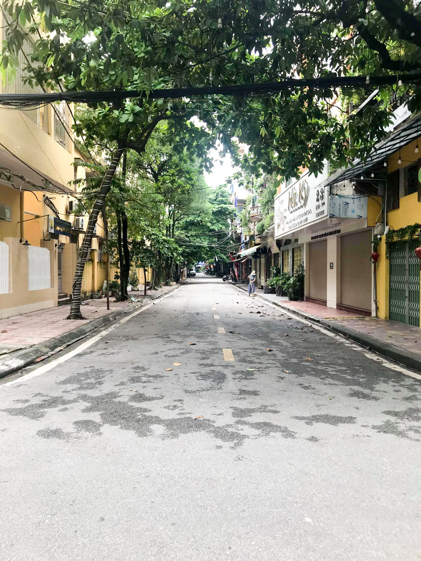 Thành phố Hải Dương vắng lặng ngày đầu giãn cách toàn xã hội ảnh 4