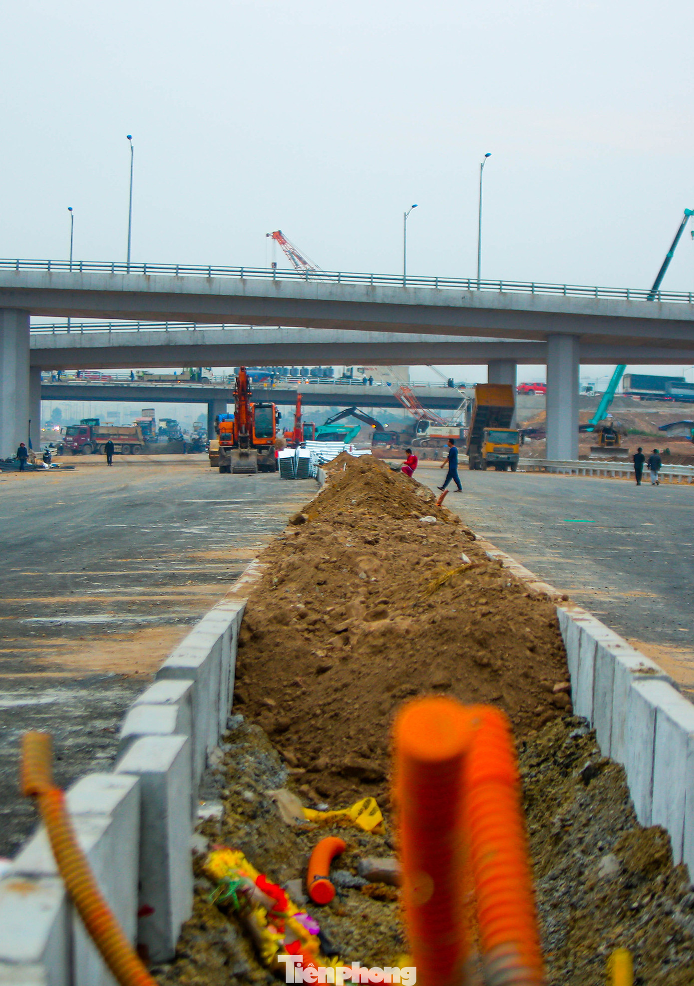 Nhìn gần nút giao 400 tỷ đồng sắp hoàn thiện ở Hà Nội ảnh 7