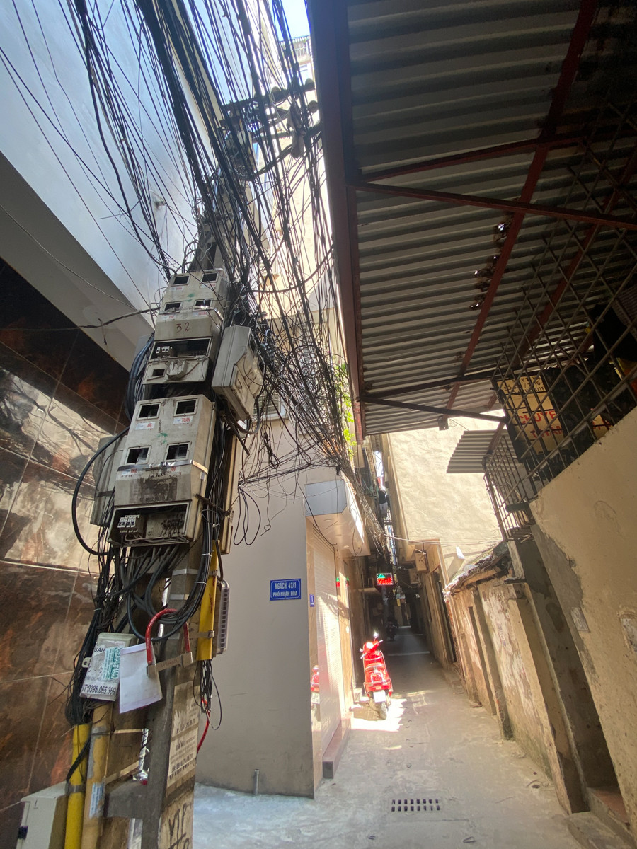 Ngột ngạt các khu chung cư mini ở ngõ nhỏ Hà Nội giữa cái nắng 'đổ lửa' ảnh 4