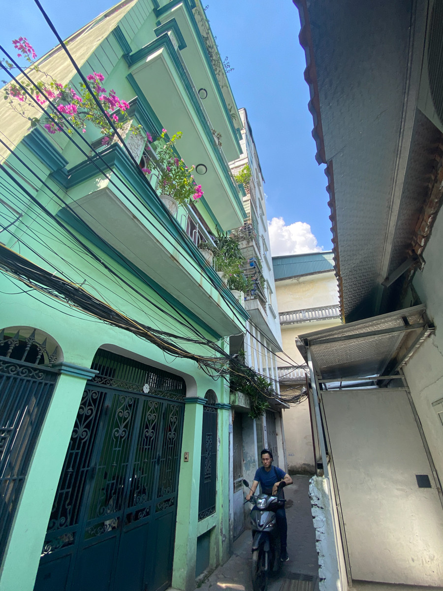 Ngột ngạt các khu chung cư mini ở ngõ nhỏ Hà Nội giữa cái nắng 'đổ lửa' ảnh 11