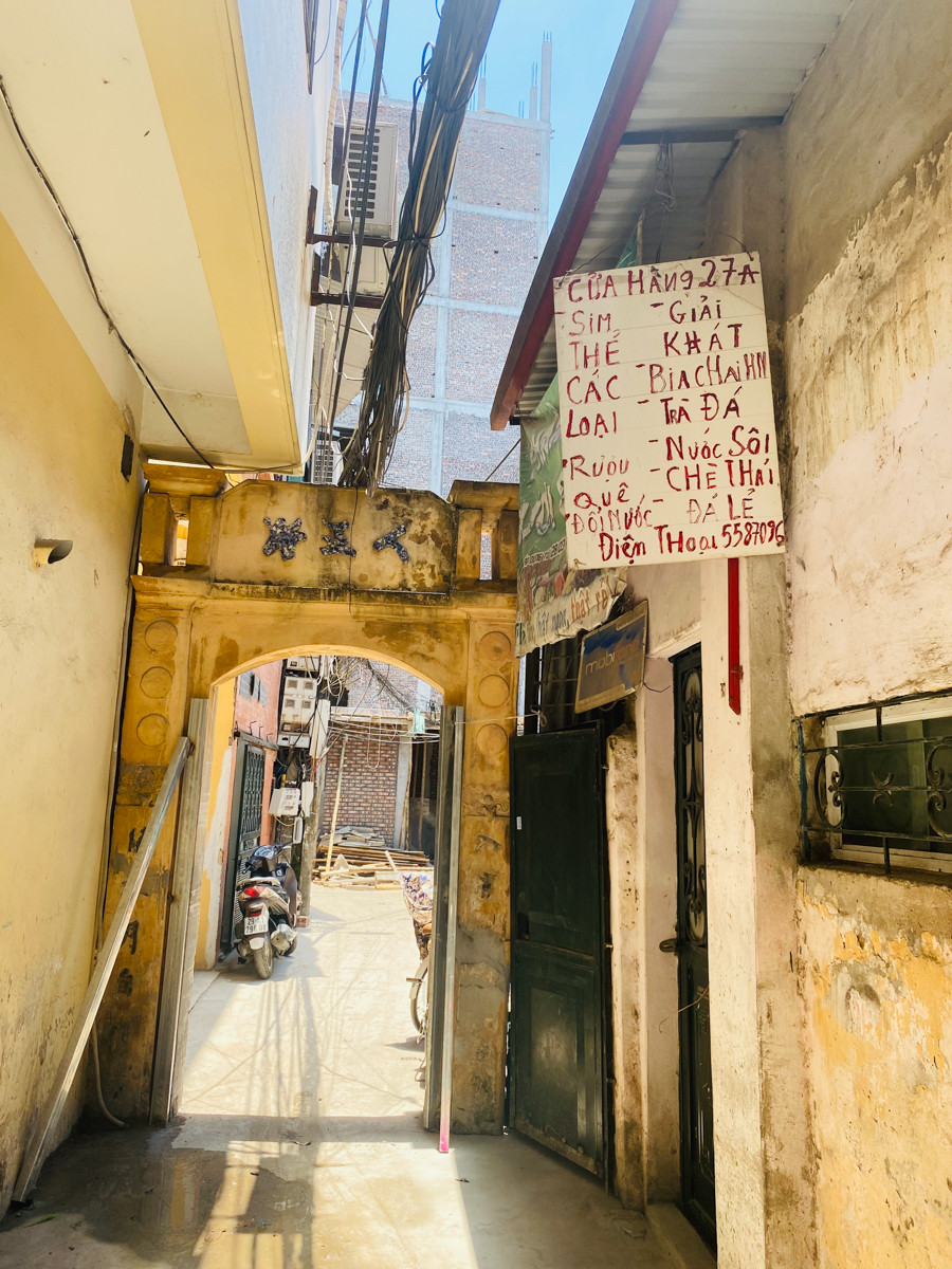 Ngột ngạt các khu chung cư mini ở ngõ nhỏ Hà Nội giữa cái nắng 'đổ lửa' ảnh 7