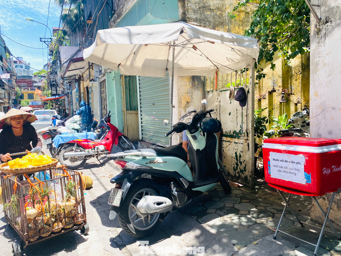 Tình người Hà Nội giữa cái nắng như thiêu như đốt ảnh 7