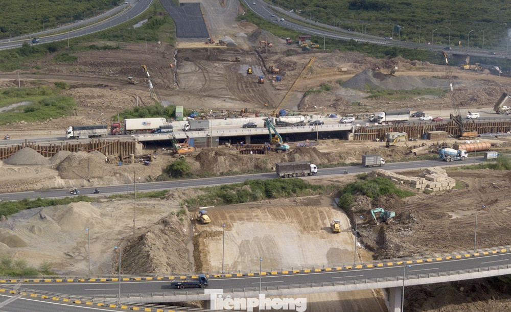 Toàn cảnh đại công trường 402 tỷ đồng nối vành đai 3 với cao tốc Hà Nội - Hải Phòng ảnh 2