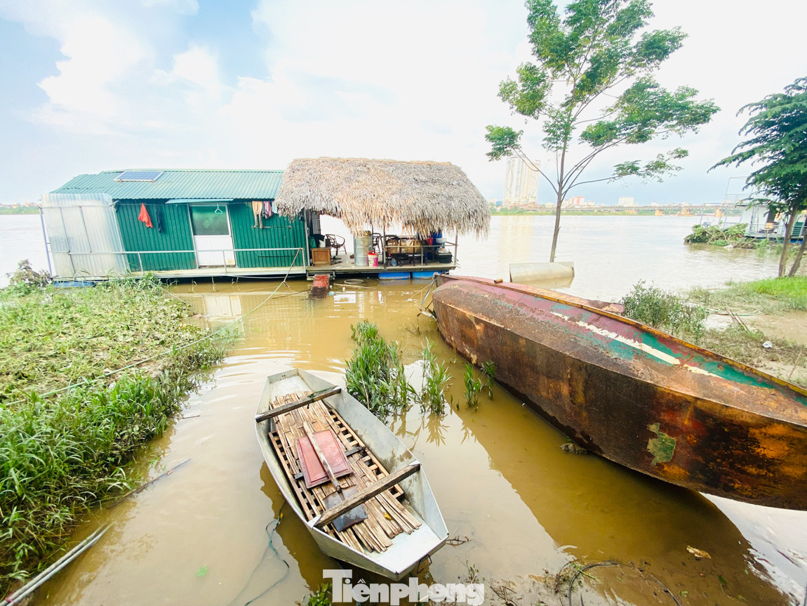 Cuộc sống bị đảo lộn của người dân bãi giữa sông Hồng mùa nước lên ảnh 8
