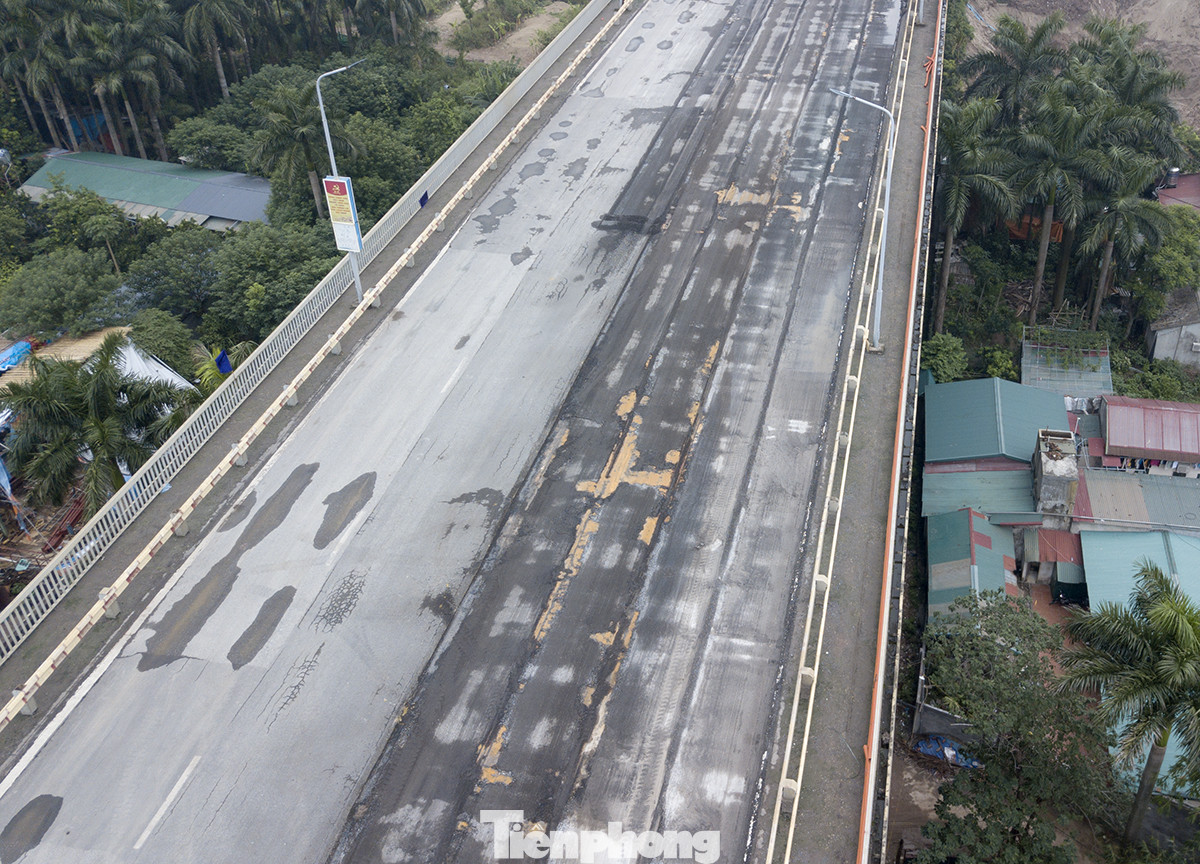 Cận cảnh 'đại công trường' sửa chữa mặt cầu Thăng Long ảnh 8
