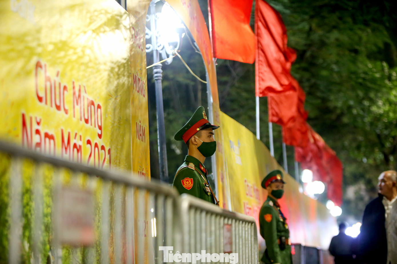 Nhìn gần trận địa pháo hoa cho đêm giao thừa Hà Nội ảnh 7