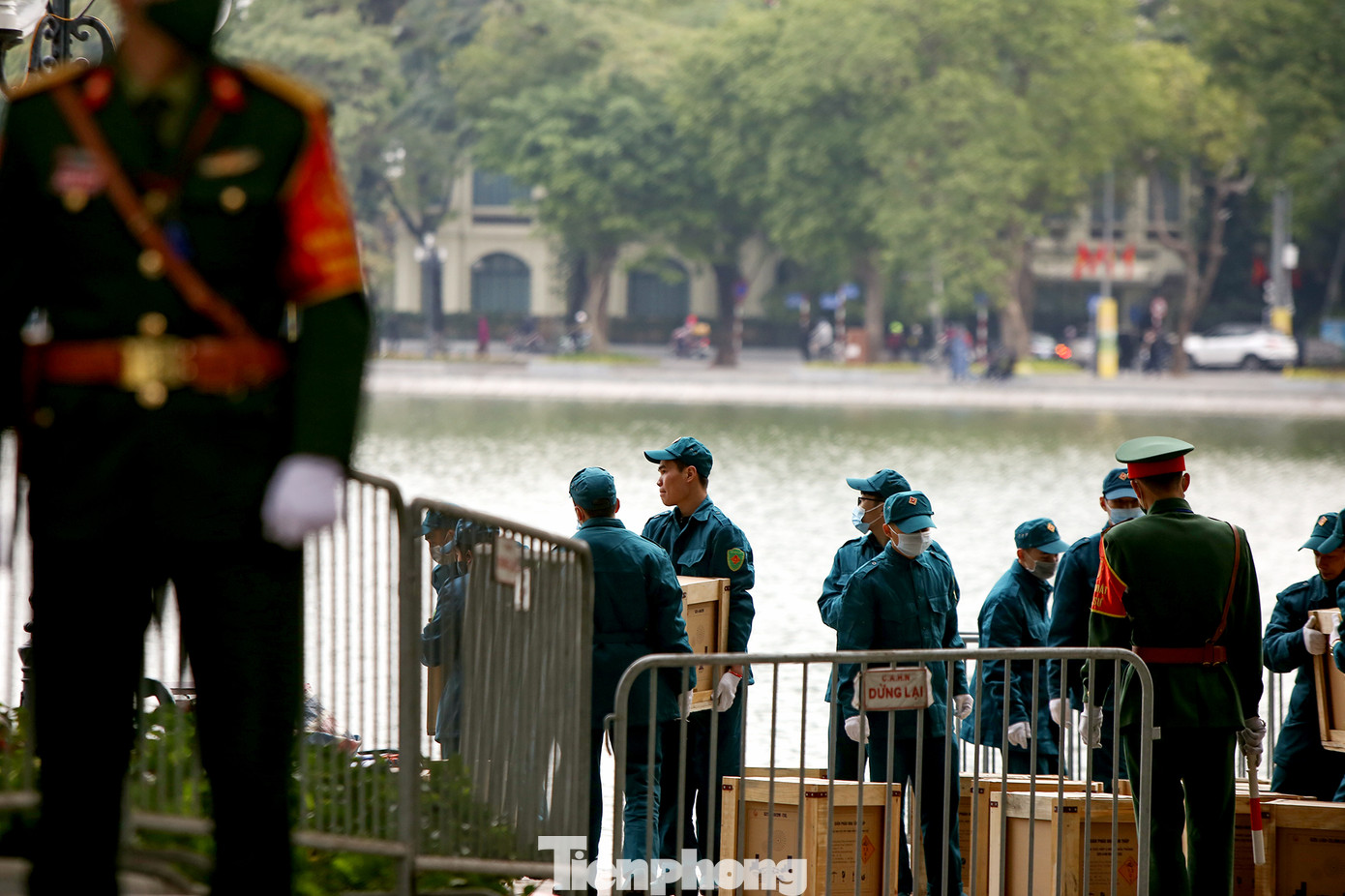 Nhìn gần trận địa pháo hoa cho đêm giao thừa Hà Nội ảnh 3