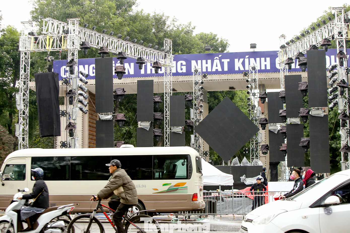 Nhìn gần trận địa pháo hoa cho đêm giao thừa Hà Nội ảnh 9