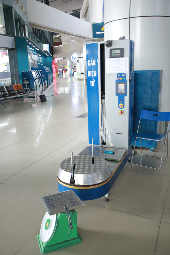 Máy bay đỗ đầy cảng, nhà ga Nội Bài 'vắng như chùa bà đanh' ảnh 15