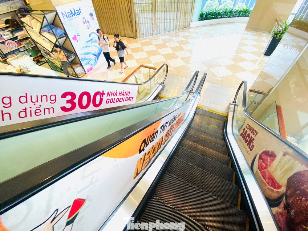 Trung tâm thương mại ở Hà Nội vẫn đìu hiu sau giãn cách xã hội ảnh 7