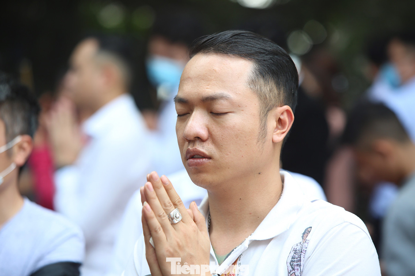 Người dân Thủ đô chen chân đi lễ Phủ Tây Hồ ngày đầu tháng 11 âm lịch ảnh 7