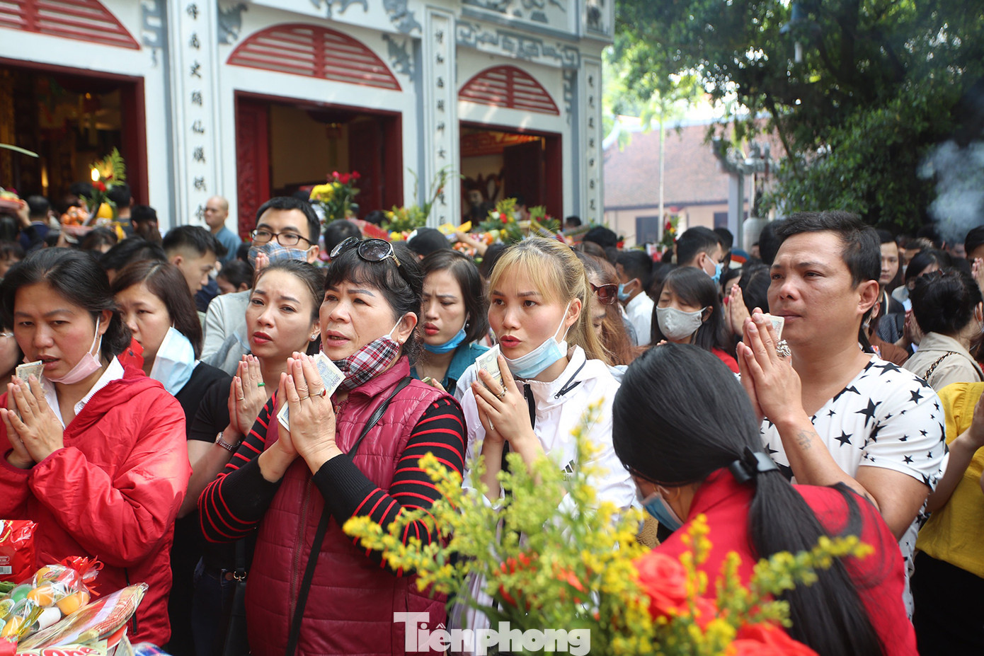 Người dân Thủ đô chen chân đi lễ Phủ Tây Hồ ngày đầu tháng 11 âm lịch ảnh 9