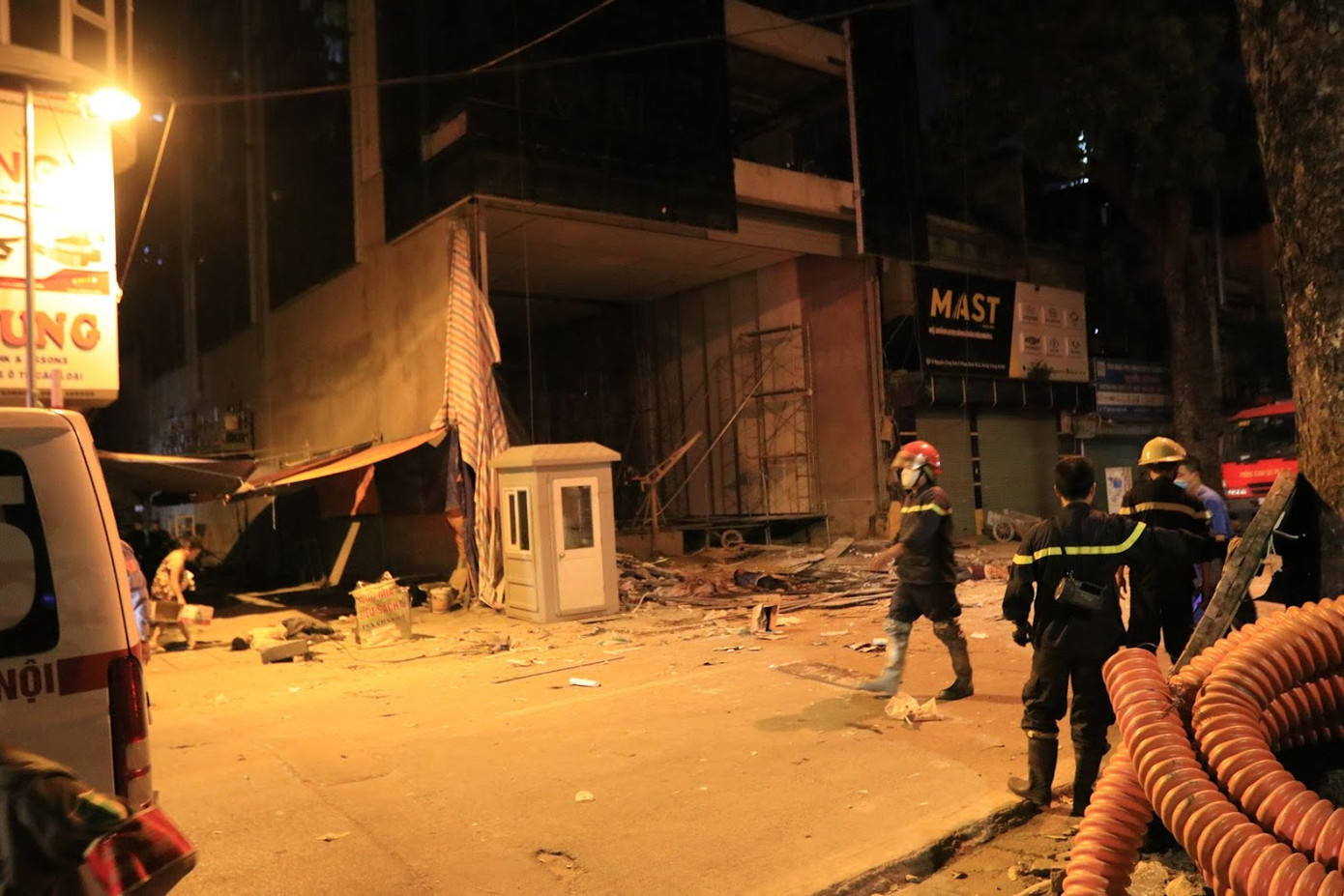 Hãi hùng hiện trường vụ sập giàn giáo ở Hà Nội khiến 3 người tử vong ảnh 6