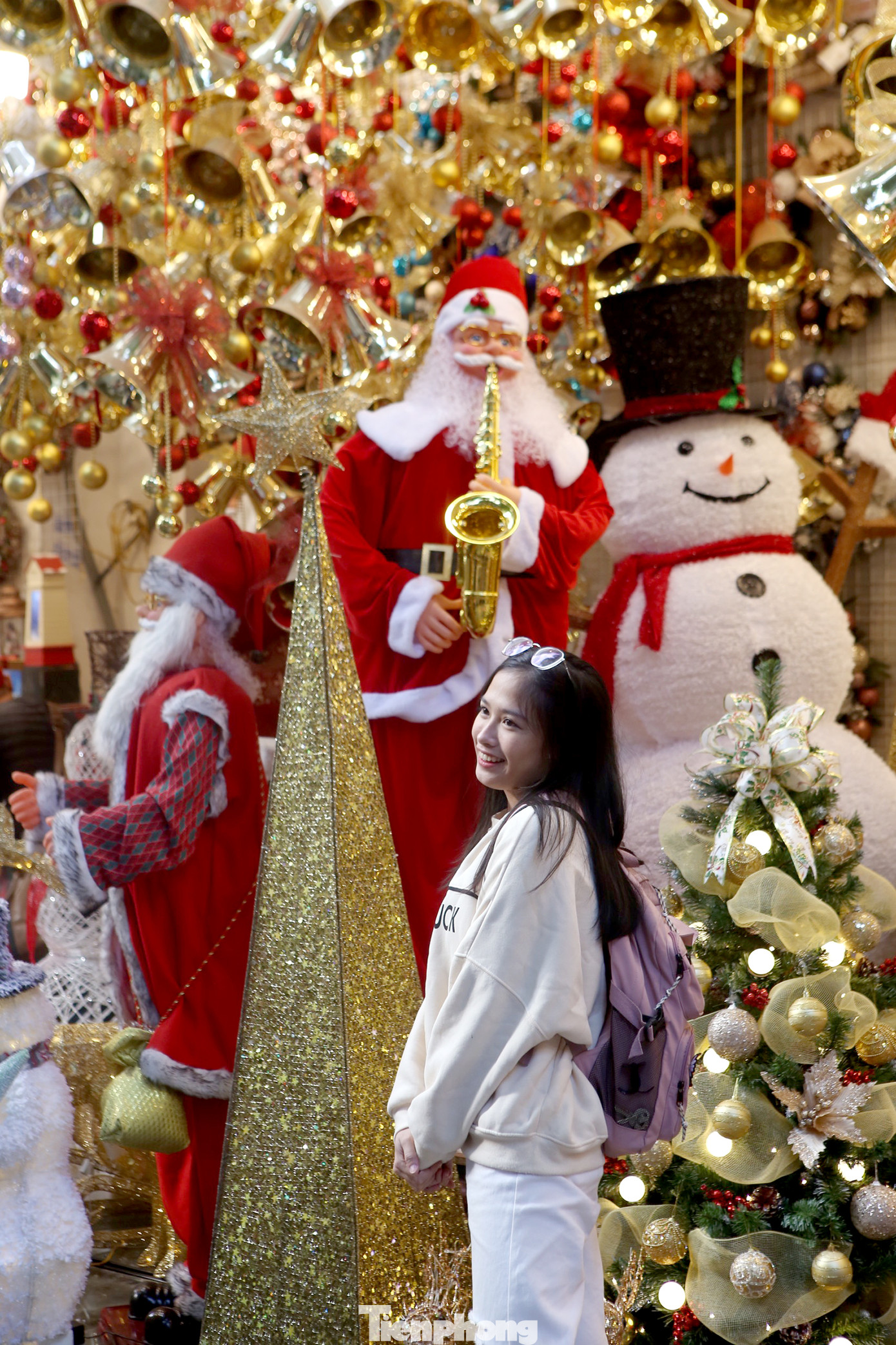 Ngắm Hà Nội lung linh sắc màu tuyệt đẹp đón Noel ảnh 12