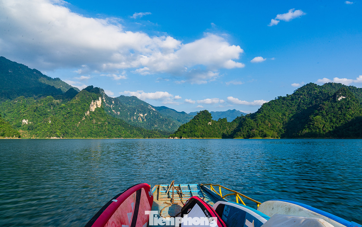 Ngẩn ngơ trước vẻ đẹp của 'Vịnh Hạ Long' giữa đại ngàn xanh thẳm ảnh 9